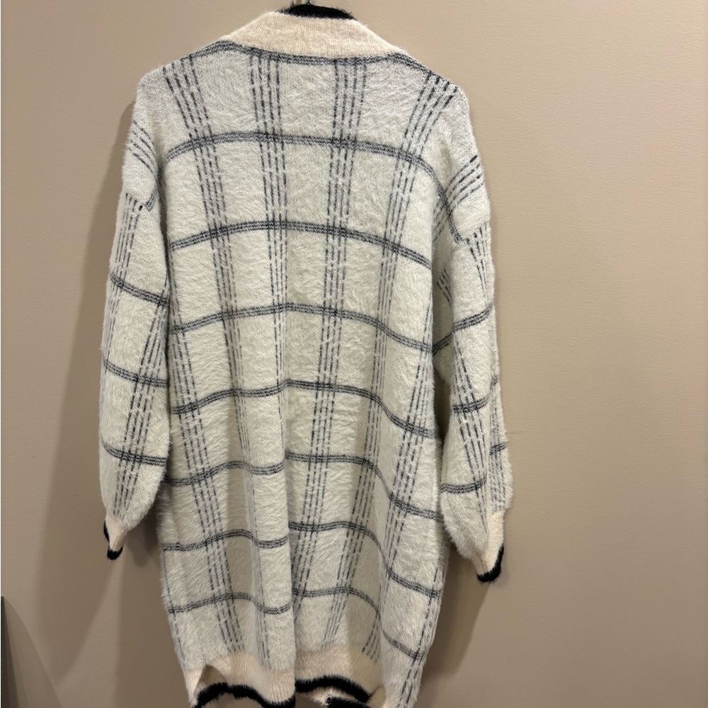 Heartloom Cream and Black Knit Cardigan - Picture 6 of 7